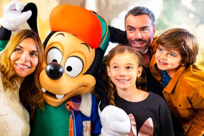 Encuentro con personajes hotel secuoya eurodisney paris