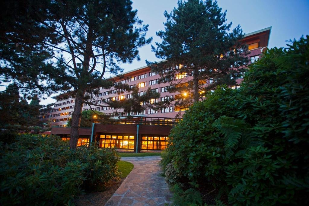 Hotel Sequoia Lodge