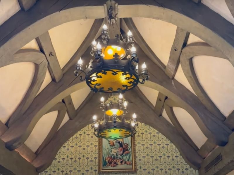 toad hall restaurant disneyland paris